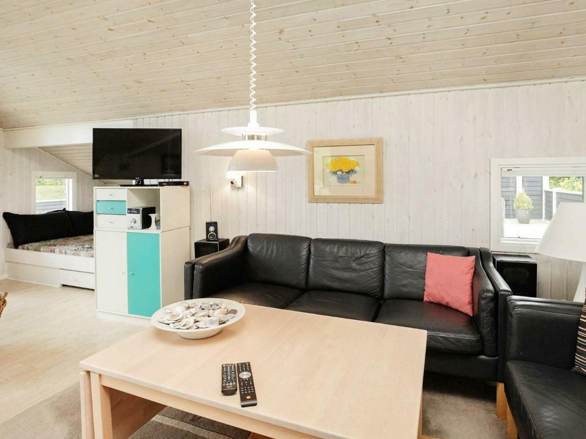 6 Person Holiday Home In Otterup 객실 사진